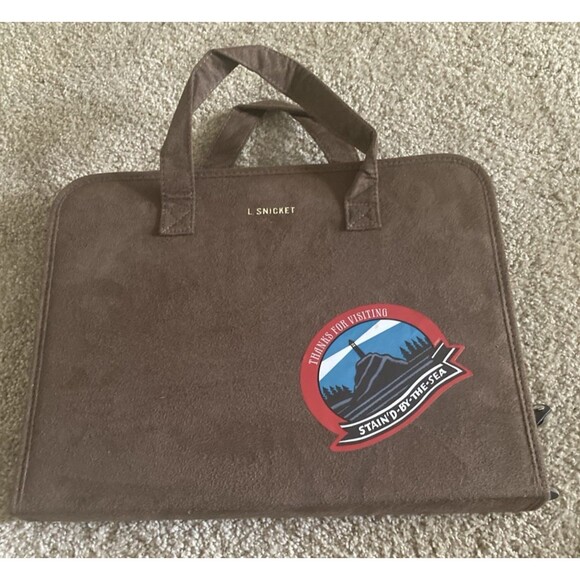 Lemony Snicket's Thanks for Visiting Stain'd -by-the-Sea Binder Briefcase Lot - Picture 3 of 16